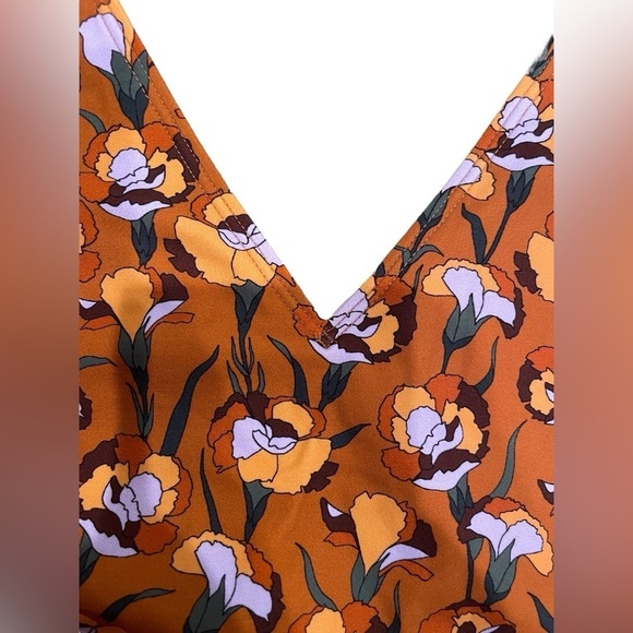 NWT! Aritzia Babaton V-Neck One Piece Swimsuit - Picture 11 of 15